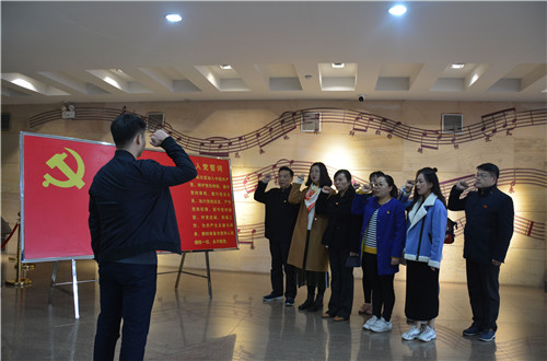 米兰·体育官方网站教工一支部成功开展“缅怀先烈,不忘初心,弘扬大别山精神”主题党日活动