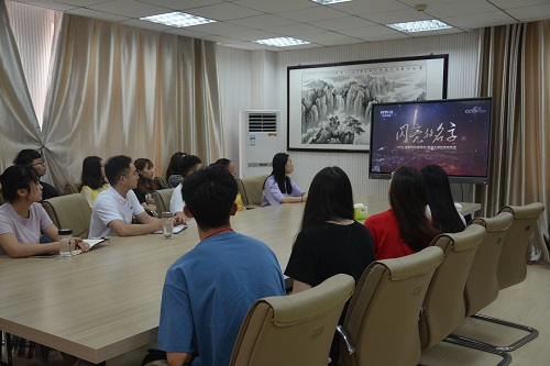 米兰·体育官方网站组织师生观看2019年最美高校辅导员、大学生发布仪式