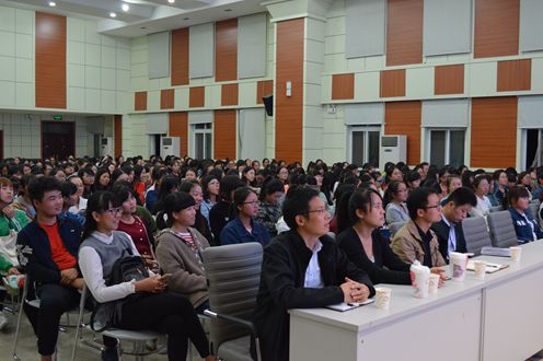 米兰·体育官方网站成功召开2016级新生入学安全教育讲座