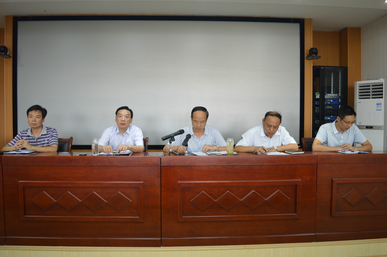 米兰·体育官方网站召开新学期教职工大会