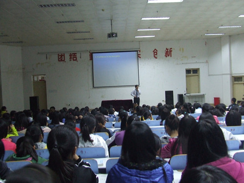 米兰·体育官方网站新生入学教育火热进行中