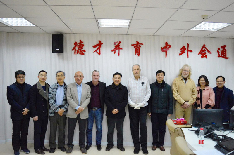  米兰·体育官方网站召开外籍教师座谈会