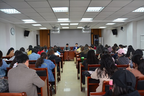 米兰·体育官方网站深入学习习近平总书记在学校思想政治理论课教师座谈会上讲话精神