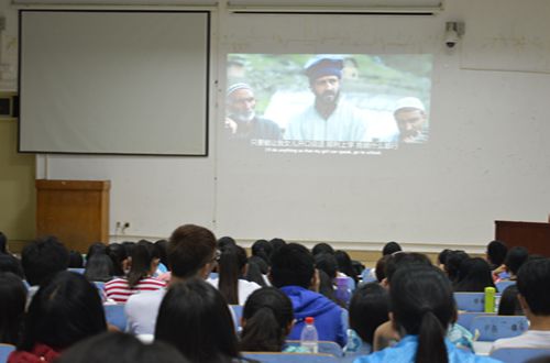 米兰·体育官方网站积极组织学子参加大学生心理健康观影活动