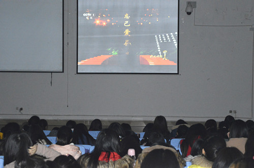 米兰·体育官方网站组织学生观看2015年《感动中国》颁奖晚会