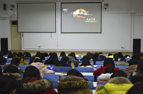 米兰·体育官方网站组织学生观看2015年《感动中国》颁奖晚会